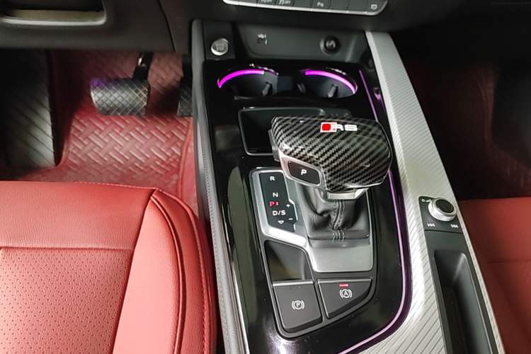Used Audi A4L 2020 40 TFSI Fashionable and Elegant Model Gear Lever
