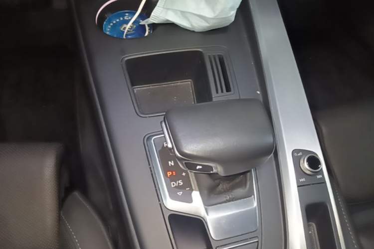 Used Audi A4L 2020 40 TFSI Fashion Dynamic Model Gear Lever