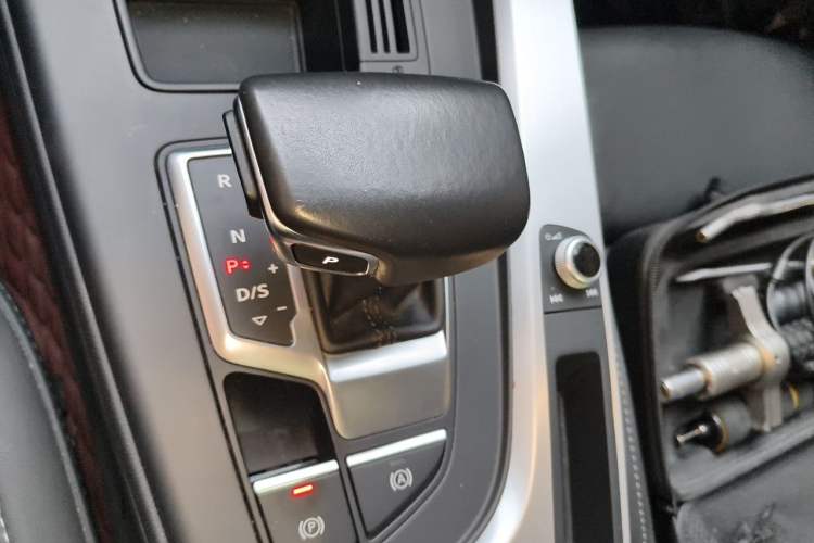 Used Audi A4L 2020 40 TFSI Fashion Dynamic Model Gear Lever
