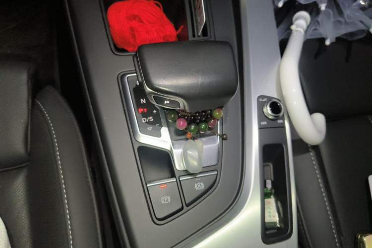 Used Audi A4L 2020 40 TFSI Luxury Dynamic Model Gear Lever
