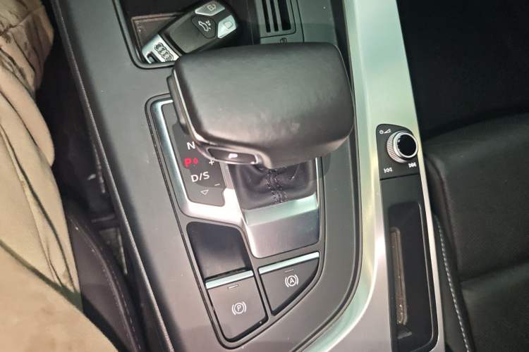 Used Audi A4L 2020 40 TFSI Fashion Dynamic Model Gear Lever