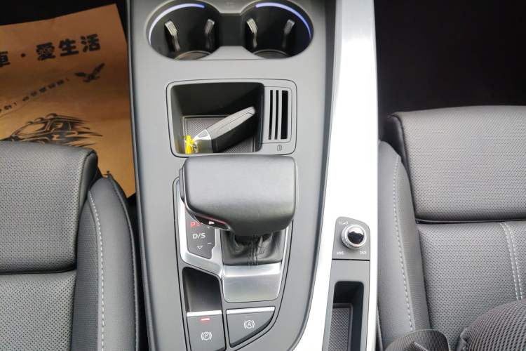 Used Audi A4L 2020 40 TFSI Luxury Dynamic Model Gear Lever