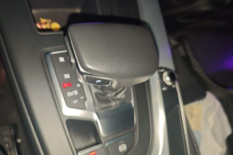 Used Audi A4L 2020 35 TFSI Fashion Dynamic Model Gear Lever