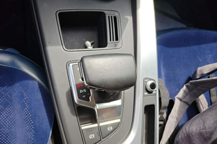 Used Audi A4L 2020 40 TFSI quattro Luxury Dynamic Model Gear Lever