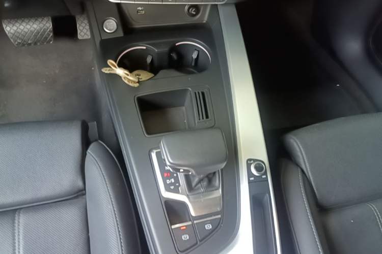 Used Audi A4L 2020 40 TFSI quattro Luxury Dynamic Model Gear Lever
