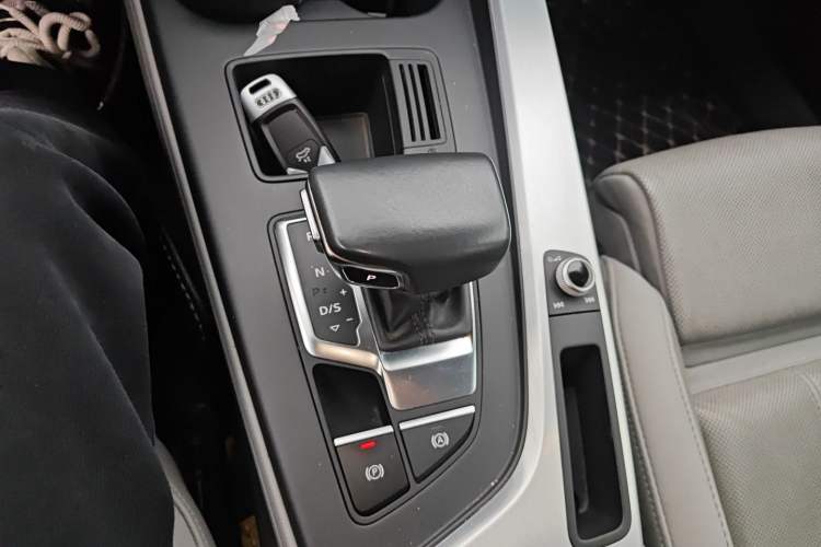 Used Audi A4L 2020 40 TFSI Fashion Dynamic Model Gear Lever