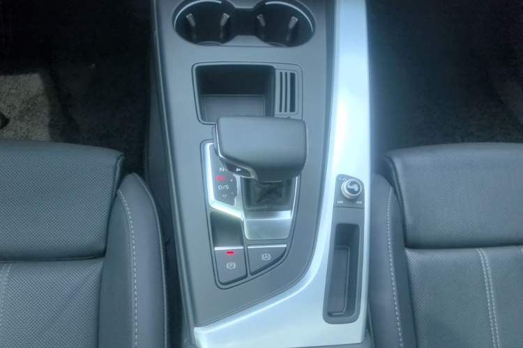 Used Audi A4L 2020 40 TFSI Fashion Dynamic Model Gear Lever