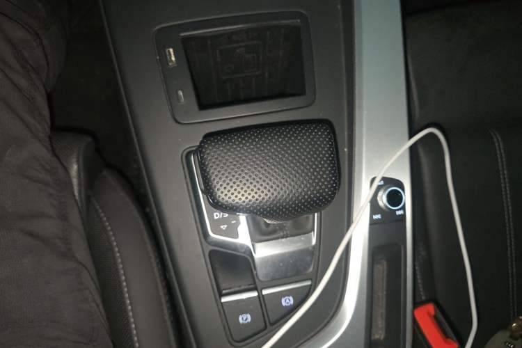 Used Audi A4L 2020 40 TFSI Luxury Dynamic Model Gear Lever