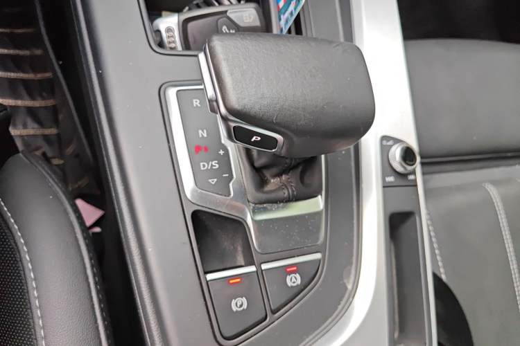 Used Audi A4L 2020 40 TFSI Fashion Dynamic Model Gear Lever