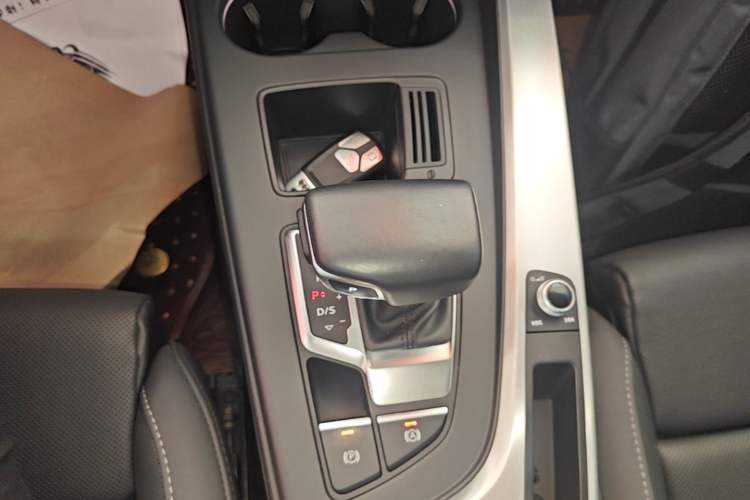 Used Audi A4L 2020 40 TFSI quattro Luxury Dynamic Model Gear Lever