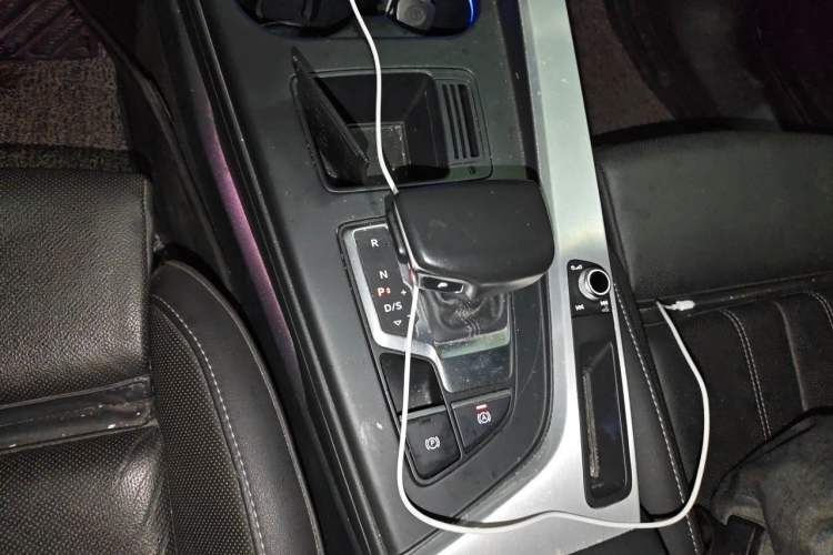 Used Audi A4L 2020 40 TFSI quattro Luxury Dynamic Model Gear Lever