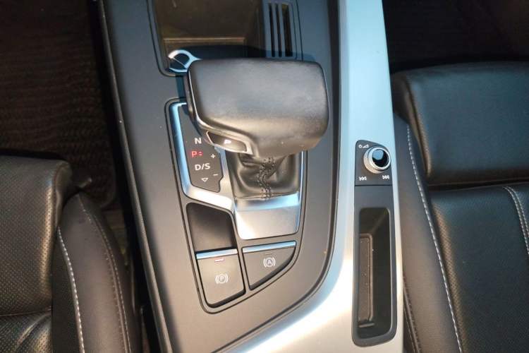 Used Audi A4L 2020 40 TFSI Fashion Dynamic Model Gear Lever