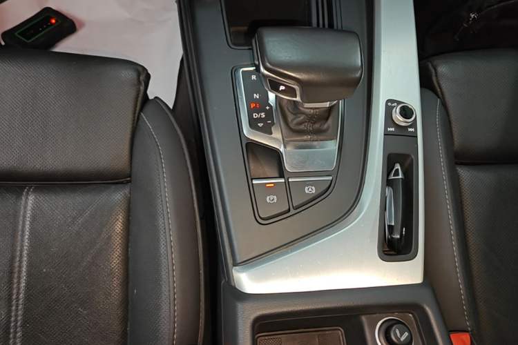 Used Audi A4L 2020 40 TFSI Luxury Dynamic Model Gear Lever