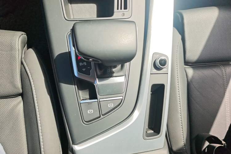 Used Audi A4L 2020 40 TFSI Fashion Dynamic Model Gear Lever