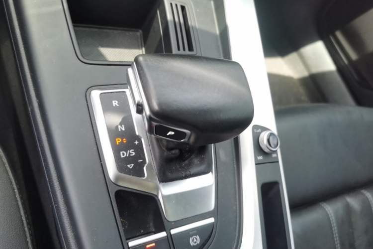 Used Audi A4L 2020 40 TFSI Luxury Dynamic Model Gear Lever
