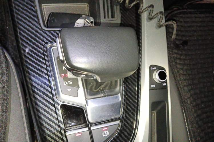 Used Audi A4L 2020 40 TFSI Luxury Dynamic Model Gear Lever