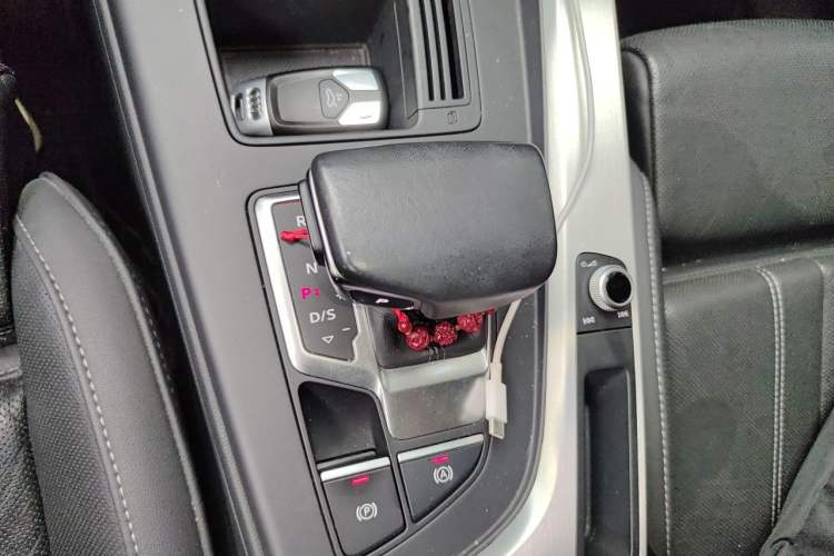 Used Audi A4L 2020 40 TFSI Luxury Dynamic Model Gear Lever
