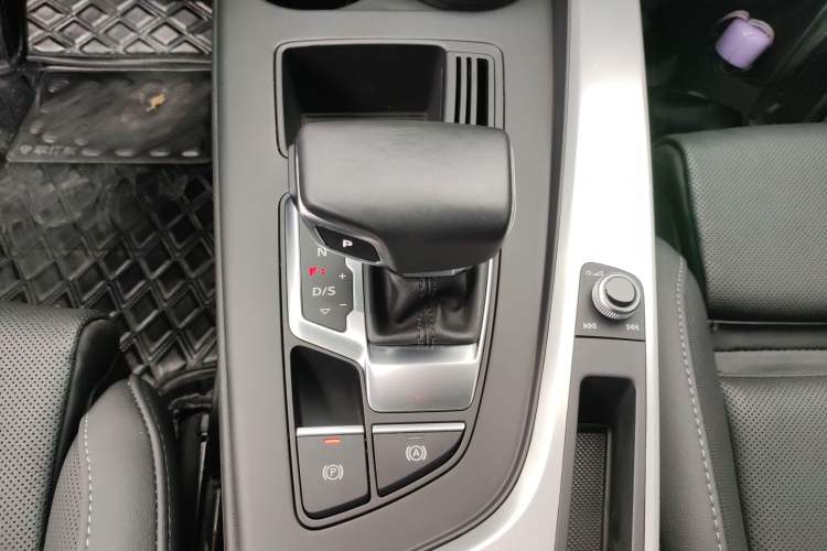 Used Audi A4L 2020 40 TFSI Luxury Dynamic Model Gear Lever