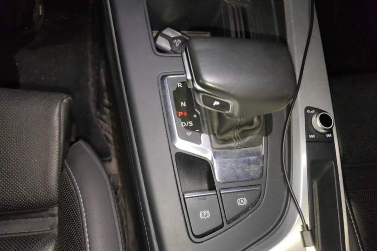 Used Audi A4L 2020 40 TFSI Fashion Dynamic Model Gear Lever