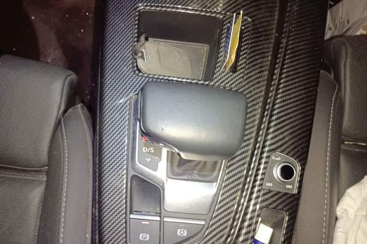 Used Audi A4L 2020 40 TFSI Luxury Dynamic Model Gear Lever