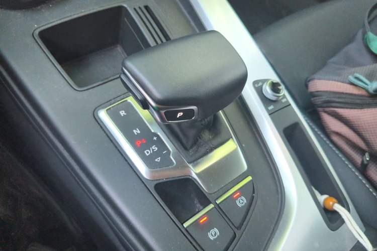 Used Audi A4L 2020 40 TFSI Fashion Dynamic Model Gear Lever