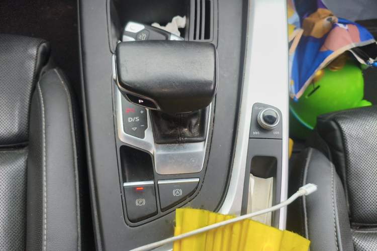 Used Audi A4L 2020 40 TFSI Luxury Dynamic Model Gear Lever