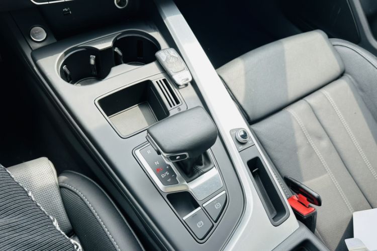 Used Audi A4L 2020 40 TFSI Fashion Dynamic Model Gear Lever