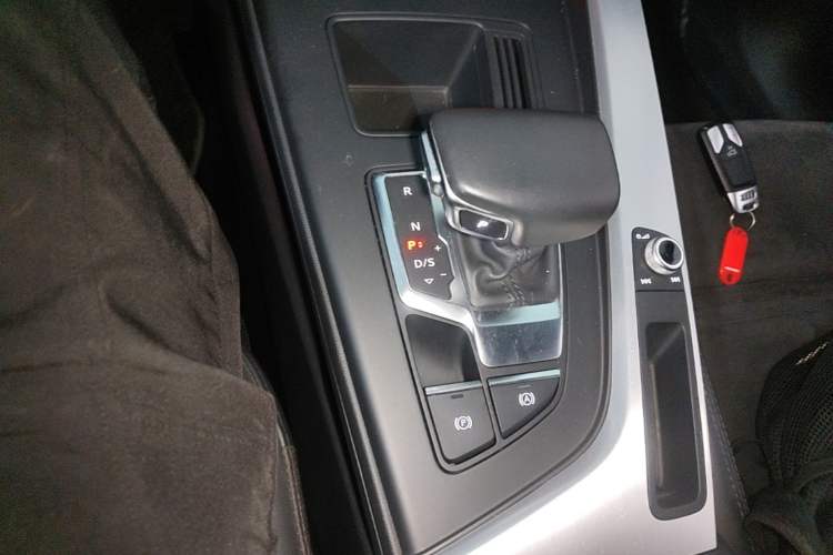 Used Audi A4L 2020 40 TFSI Luxury Dynamic Model Gear Lever
