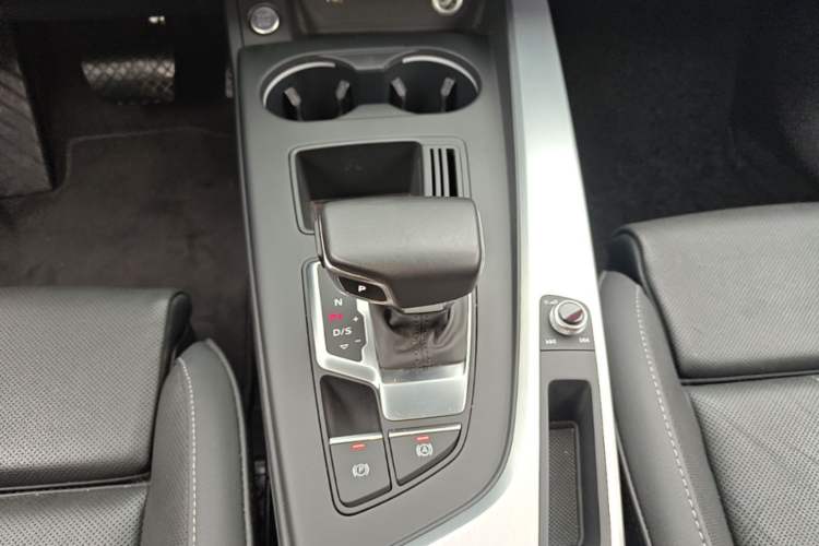 Used Audi A4L 2020 40 TFSI Fashion Dynamic Model Gear Lever