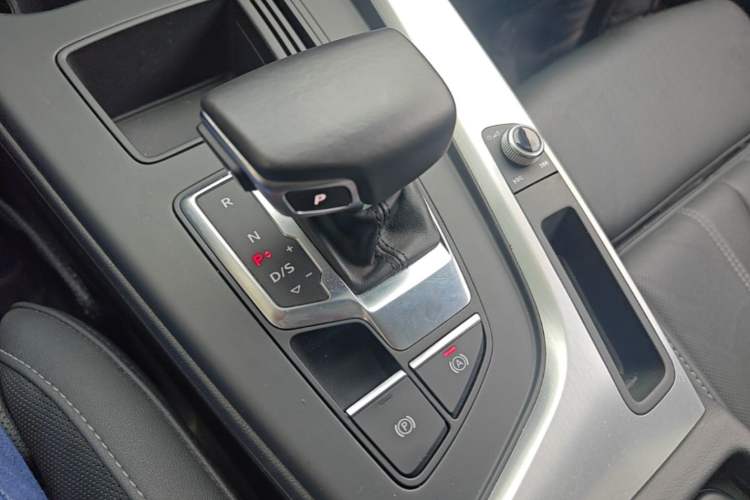 Used Audi A4L 2020 40 TFSI quattro Luxury Dynamic Model Gear Lever