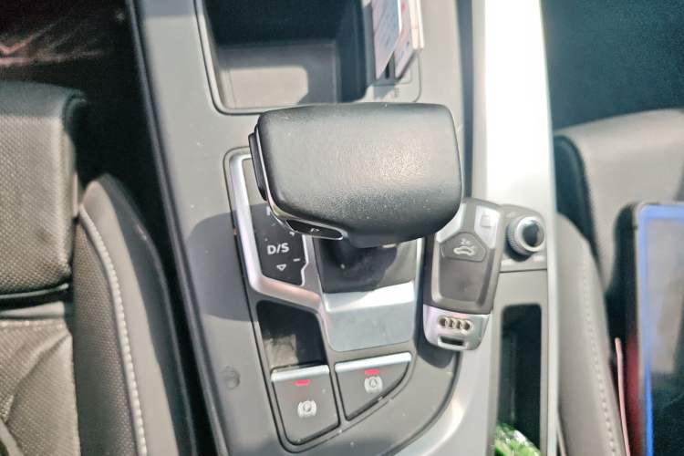 Used Audi A4L 2020 40 TFSI Luxury Dynamic Model Gear Lever