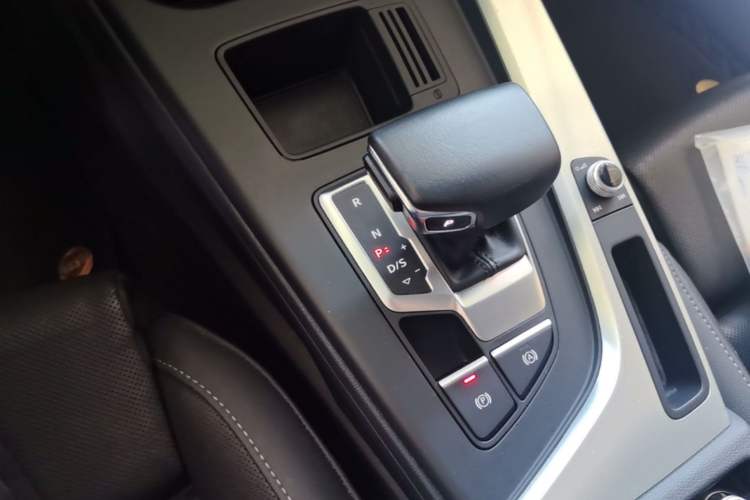 Used Audi A4L 2020 40 TFSI Luxury Dynamic Model Gear Lever