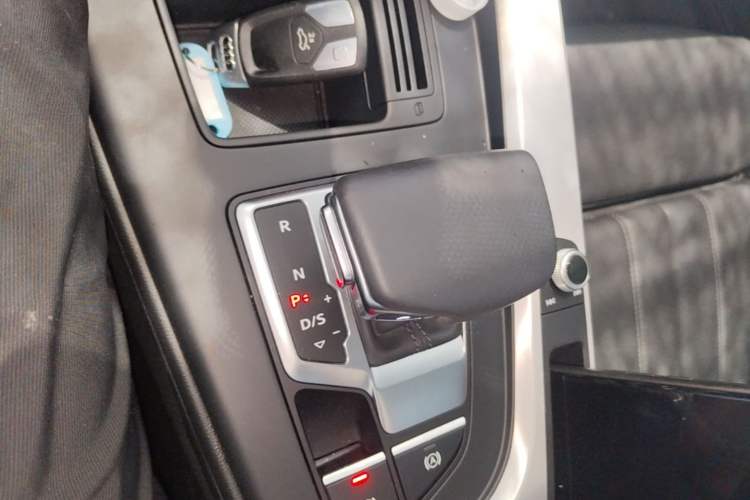 Used Audi A4L 2020 40 TFSI Fashion Dynamic Model Gear Lever