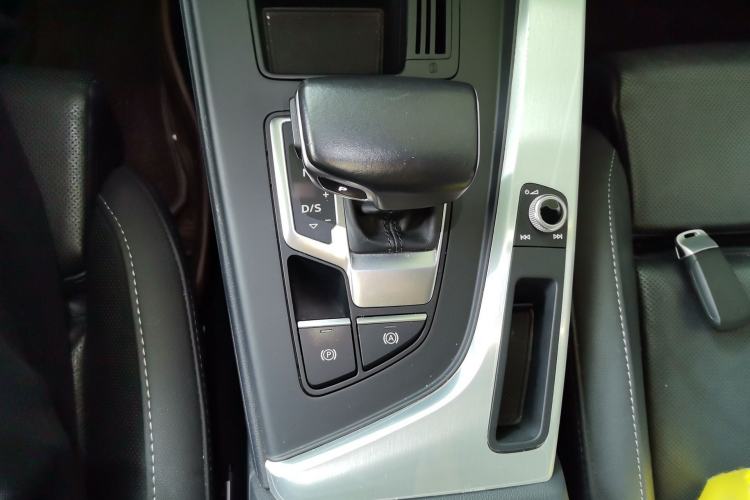Used Audi A4L 2020 40 TFSI Fashion Dynamic Model Gear Lever