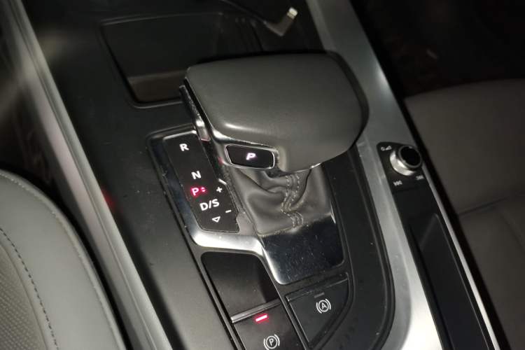 Used Audi A4L 2020 40 TFSI Fashion Dynamic Model Gear Lever