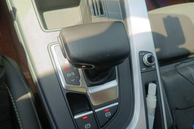 Used Audi A4L 2020 40 TFSI Fashion Dynamic Model Gear Lever