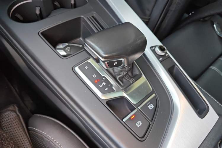 Used Audi A4L 2020 40 TFSI Fashion Dynamic Model Gear Lever