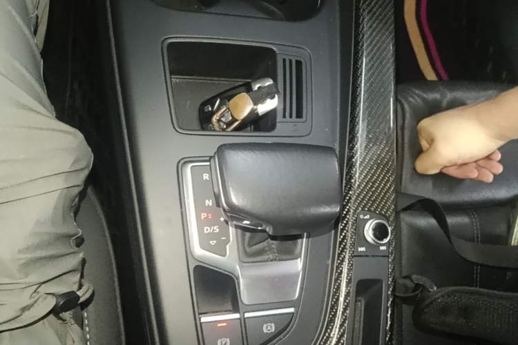 Used Audi A4L 2020 40 TFSI Luxury Dynamic Model Gear Lever
