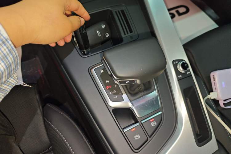 Used Audi A4L 2020 40 TFSI Fashion Dynamic Model Gear Lever