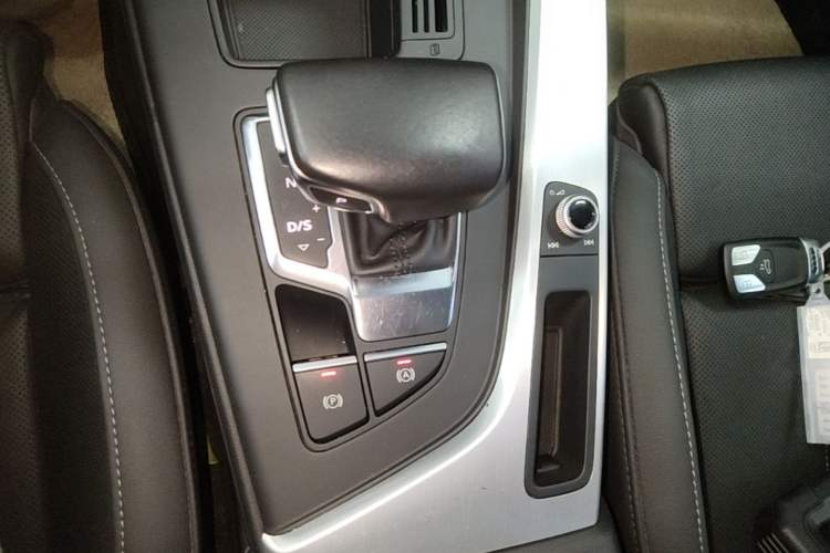 Used Audi A4L 2020 40 TFSI Fashion Dynamic Model Gear Lever