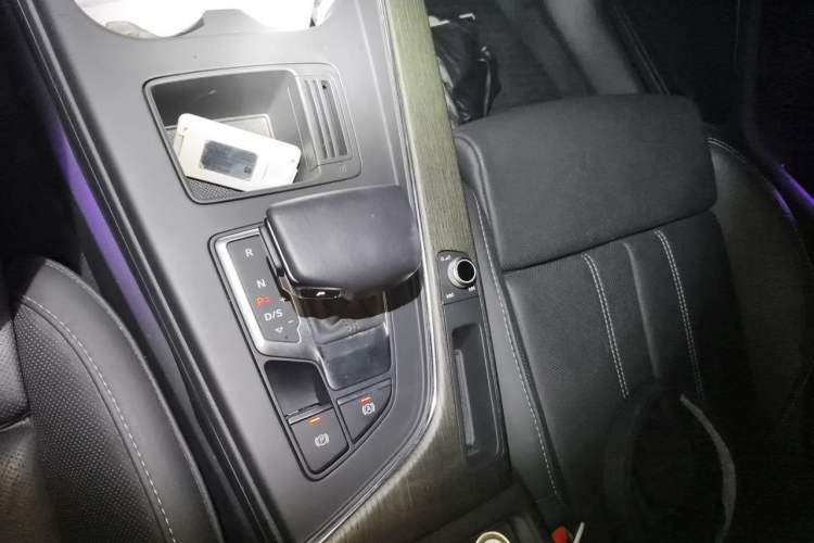 Used Audi A4L 2020 40 TFSI Fashion Dynamic Model Gear Lever