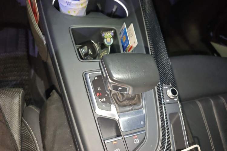 Used Audi A4L 2020 40 TFSI Fashion Dynamic Model Gear Lever