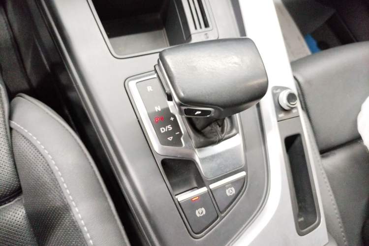 Used Audi A4L 2020 40 TFSI Fashion Dynamic Model Gear Lever