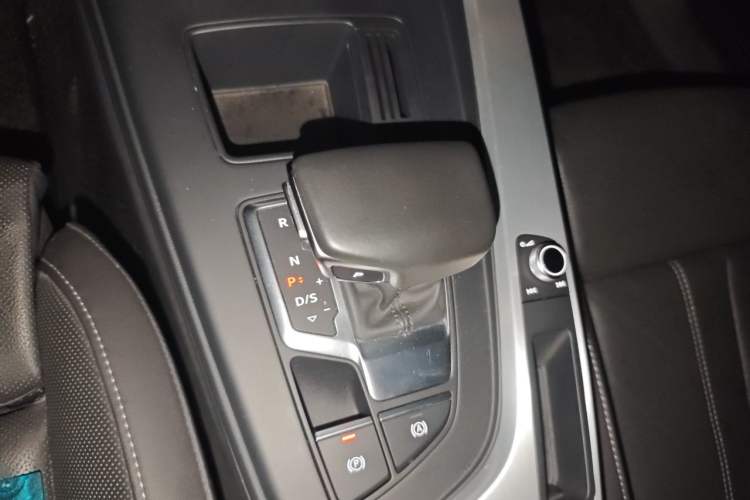 Used Audi A4L 2020 40 TFSI Luxury Dynamic Model Gear Lever