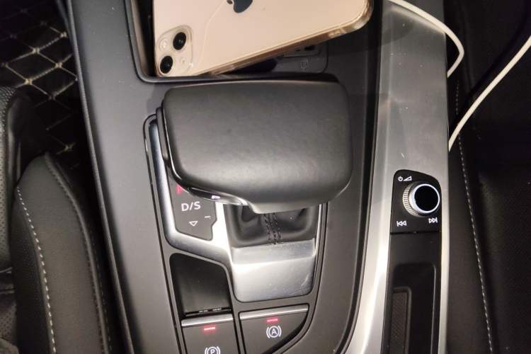 Used Audi A4L 2020 40 TFSI Luxury Dynamic Model Gear Lever