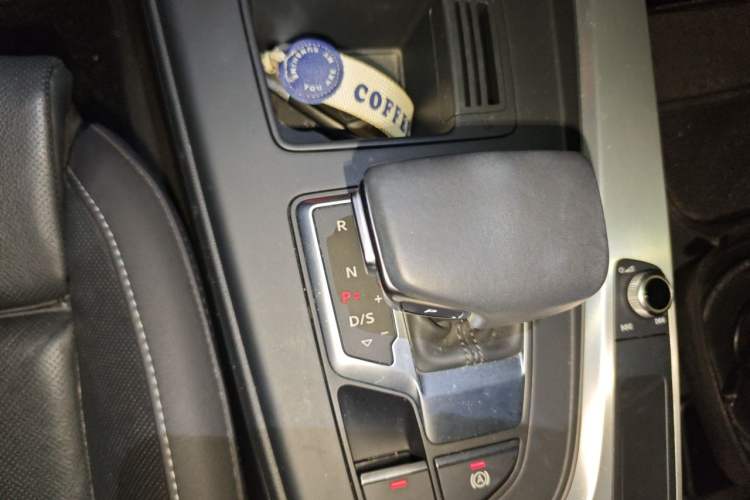 Used Audi A4L 2020 40 TFSI Fashion Dynamic Model Gear Lever