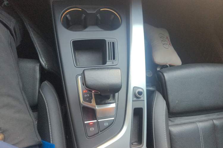 Used Audi A4L 2020 40 TFSI Fashion Dynamic Model Gear Lever
