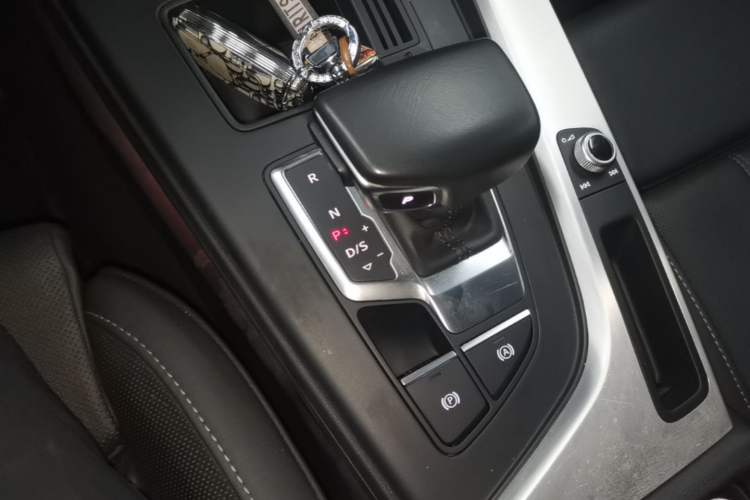 Used Audi A4L 2020 40 TFSI Fashion Dynamic Model Gear Lever