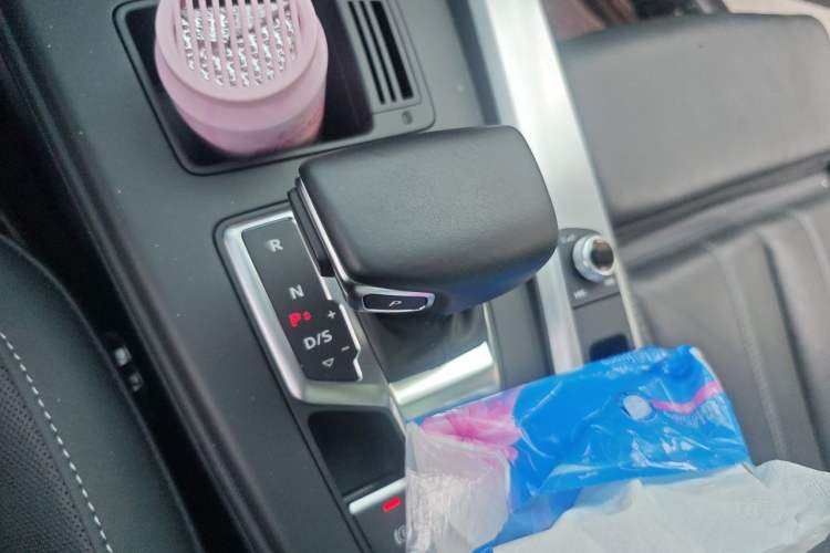 Used Audi A4L 2020 40 TFSI quattro Luxury Dynamic Model Gear Lever