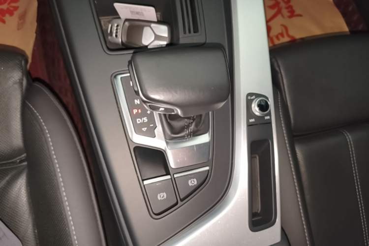 Used Audi A4L 2020 40 TFSI quattro Luxury Dynamic Model Gear Lever